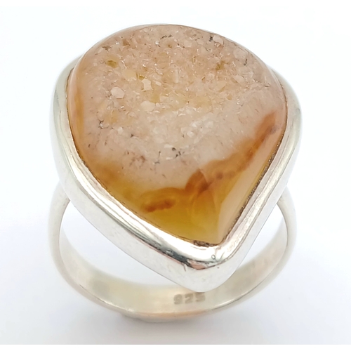 1715 - An impressive 925 silver large pear shaped natural Agate stone set ring. Total weight 10.6G. Size P.