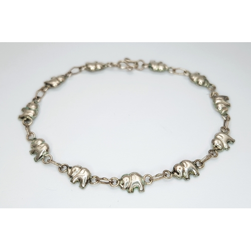 1201 - A very cute 925 Silver Elephant Bracelet. 17.5cm length, 3.43g weight.