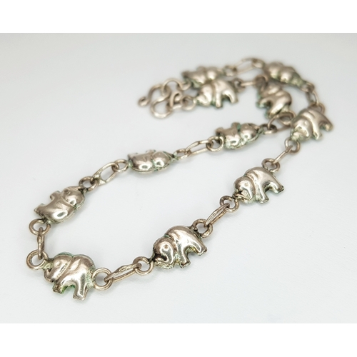 1201 - A very cute 925 Silver Elephant Bracelet. 17.5cm length, 3.43g weight.