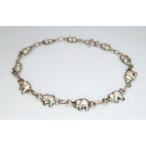 1201 - A very cute 925 Silver Elephant Bracelet. 17.5cm length, 3.43g weight.
