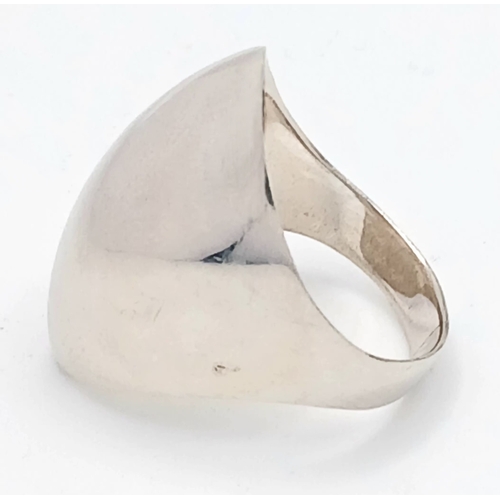 1216 - A 925 Silver Modernist Ring. Size P, 4.08g weight.