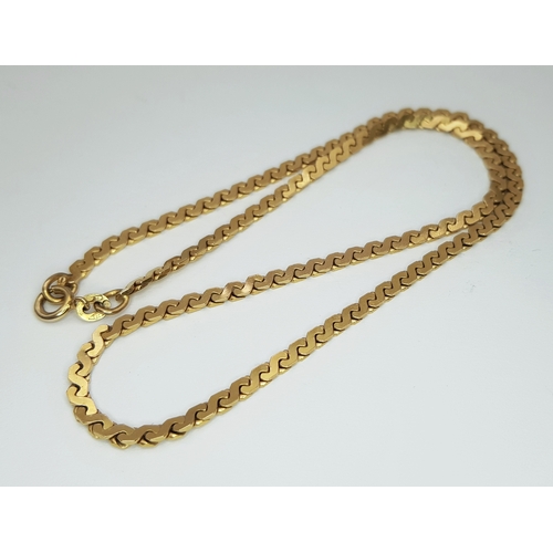 29 - A 9K Yellow Gold S-Link Chain Necklace. 38cm. 10.6g.