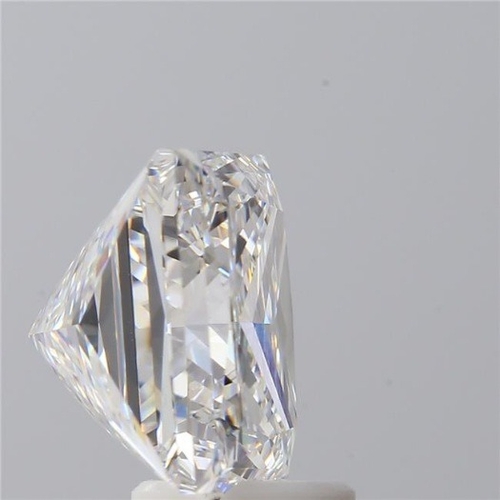 57 - A 4.52ct Princess Cut Lab-Grown Diamond. Colour E, clarity VS2. IGI certified. Cert no: LG764676830.... 