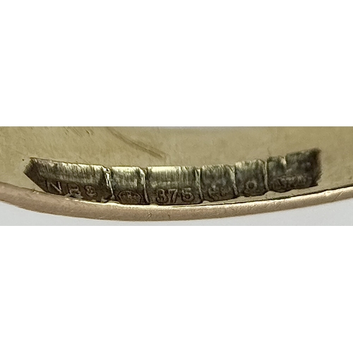 32 - A 9K Yellow Gold Intaglio Stone Set Signet Ring. Size Y. 3.5g.