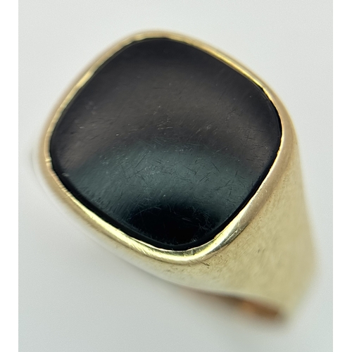 39 - A Vintage 9K Yellow Gold Onyx Signet Ring. Size S 1/2. 4.8g.