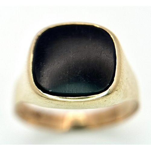 39 - A Vintage 9K Yellow Gold Onyx Signet Ring. Size S 1/2. 4.8g.