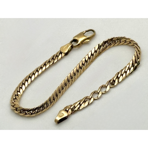 43 - A 9K Yellow Gold Foxtail Link Bracelet. A few missing links so as found.18cm. 4.1g.