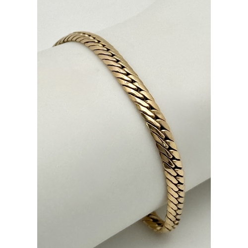 43 - A 9K Yellow Gold Foxtail Link Bracelet. A few missing links so as found.18cm. 4.1g.