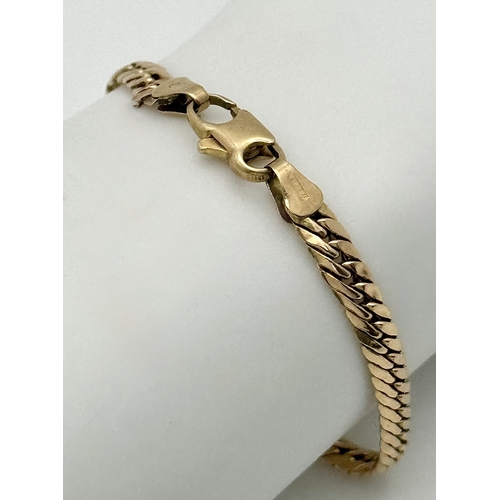 43 - A 9K Yellow Gold Foxtail Link Bracelet. A few missing links so as found.18cm. 4.1g.