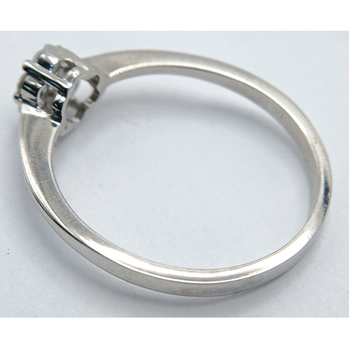 573 - A 9K WHITE GOLD, DIAMOND SET CLUSTER RING. 0.25CTW. 1.8G, SIZE Q. SC 2039