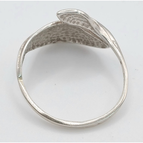 1209 - A 925 Silver Crossover Ring. Leaf form. Size T, 2.16g weight.