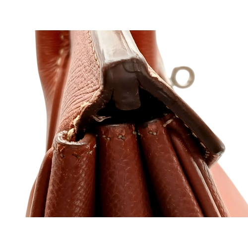 33 - An Hermès Brick Red Courchevel Birkin 35 Handbag. Brick red Courchevel leather exterior with silver-... 