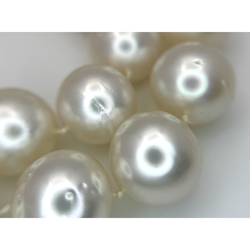 58 - A Gorgeous South Sea Pearl Necklace with a Decorative 18K Gold and Diamond Encrusted Clasp. 12/15mm ... 