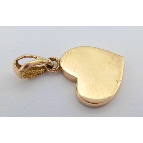 1230 - An 18K Gold and Enamel Heart evil eye Pendant. 2cm. 0.72g. MK17