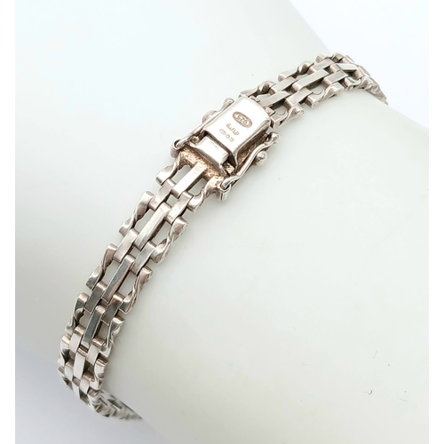 1235 - Classic SILVER GATE BRACELET . Fully Hallmarked. Approx 18 cm. Excellent condition, please see pictu... 