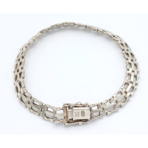 1235 - Classic SILVER GATE BRACELET . Fully Hallmarked. Approx 18 cm. Excellent condition, please see pictu... 