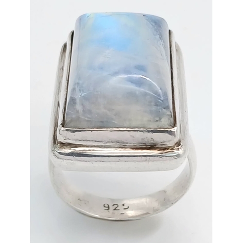 1249 - Impressive Vintage SILVER MOONSTONE RING. Comprising a Large CABOCHON MOONSTONE set in 925 SILVER. S... 