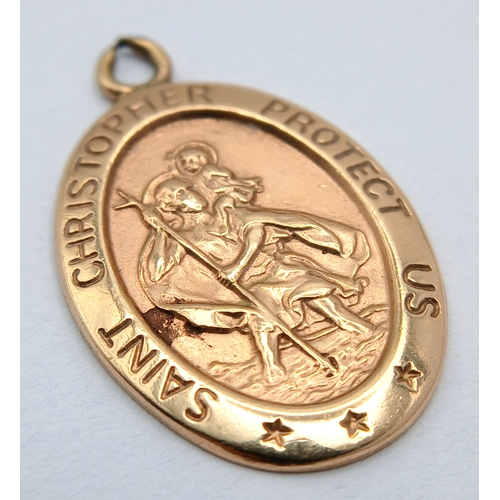 54 - A 9K Yellow Gold, Saint Christopher Oval Pendant. 2.5cm. 2.8g.