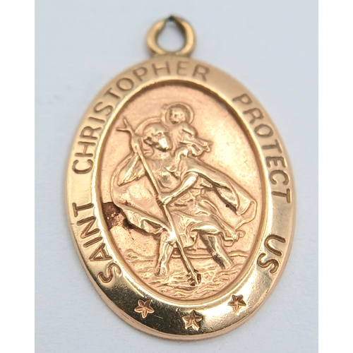 54 - A 9K Yellow Gold, Saint Christopher Oval Pendant. 2.5cm. 2.8g.