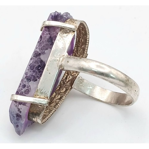 1256 - Rare and Unusual SILVER and AMETHYST RING. Having a Piece of RAW AMETHYST COMPLETE with AMETHYST CRY... 