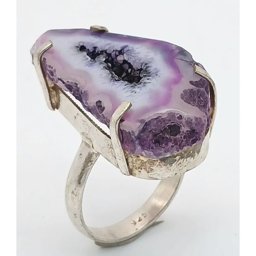 1256 - Rare and Unusual SILVER and AMETHYST RING. Having a Piece of RAW AMETHYST COMPLETE with AMETHYST CRY... 