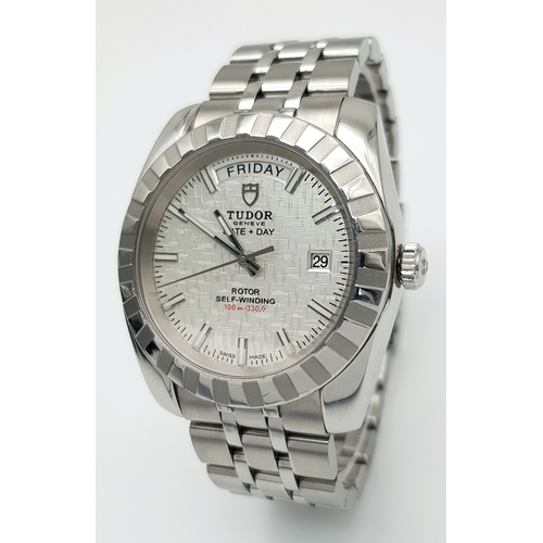 24 - A Classic Tudor Day-Date Automatic Gents Watch. Stainless steel bracelet and case - 41mm. Cut groove... 