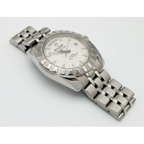 24 - A Classic Tudor Day-Date Automatic Gents Watch. Stainless steel bracelet and case - 41mm. Cut groove... 