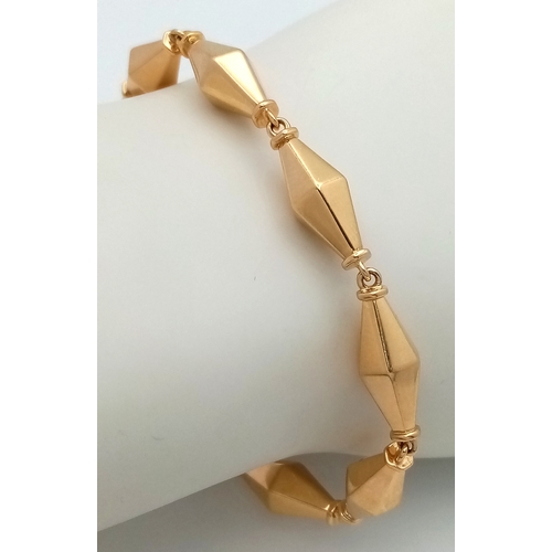 40 - A Cleopatra 18K Yellow Gold Faceted Barrel Link Classic Bracelet. Approx 18.5cm length. Total weight... 