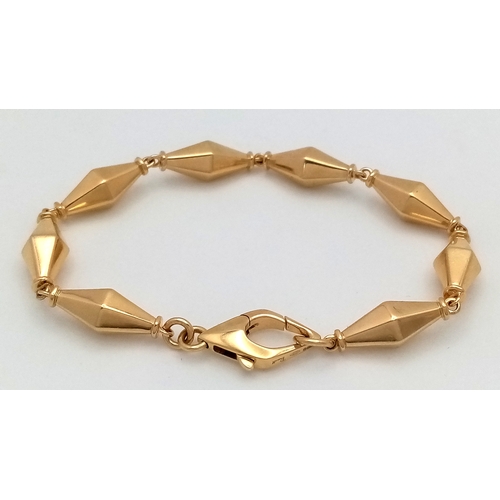 40 - A Cleopatra 18K Yellow Gold Faceted Barrel Link Classic Bracelet. Approx 18.5cm length. Total weight... 