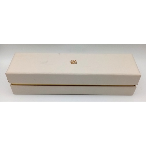 40 - A Cleopatra 18K Yellow Gold Faceted Barrel Link Classic Bracelet. Approx 18.5cm length. Total weight... 