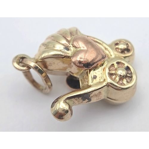 475 - A 9K YELLOW GOLD, PRAM CHARM / PENDANT, WITH A ROSE GOLD HEART ON EACH SIDE. 1.7G. SC 2017