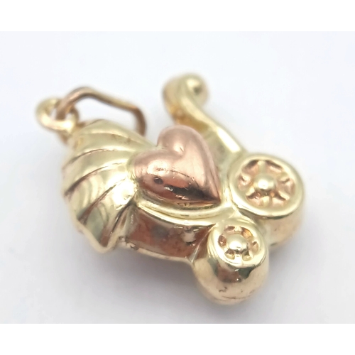 475 - A 9K YELLOW GOLD, PRAM CHARM / PENDANT, WITH A ROSE GOLD HEART ON EACH SIDE. 1.7G. SC 2017