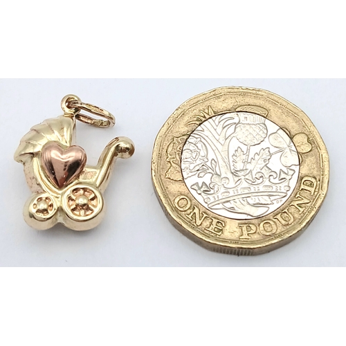 475 - A 9K YELLOW GOLD, PRAM CHARM / PENDANT, WITH A ROSE GOLD HEART ON EACH SIDE. 1.7G. SC 2017