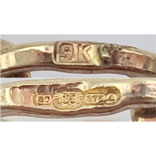 475 - A 9K YELLOW GOLD, PRAM CHARM / PENDANT, WITH A ROSE GOLD HEART ON EACH SIDE. 1.7G. SC 2017