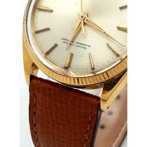 1819 - A Vintage 18K Gold Rolex Oyster Perpetual Gents Watch. Brown leather strap. 18K gold case - 34mm. Fl... 
