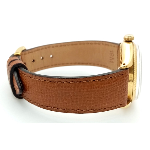 1819 - A Vintage 18K Gold Rolex Oyster Perpetual Gents Watch. Brown leather strap. 18K gold case - 34mm. Fl... 