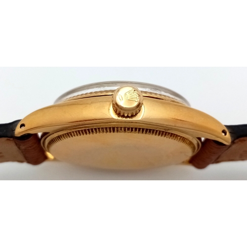 1819 - A Vintage 18K Gold Rolex Oyster Perpetual Gents Watch. Brown leather strap. 18K gold case - 34mm. Fl... 