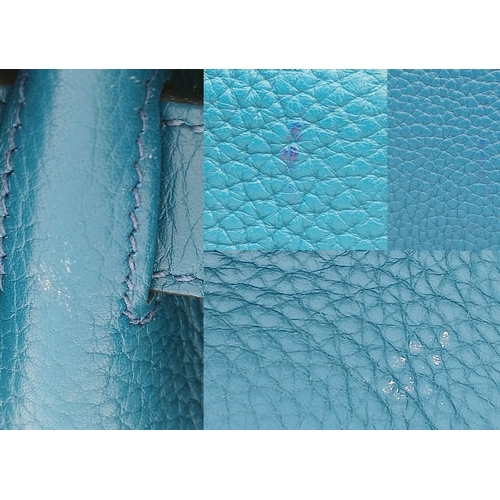 5 - An Hermès Jypsière 31 Handbag. Turquoise pebbled leather exterior with silver-toned hardware, adjust... 