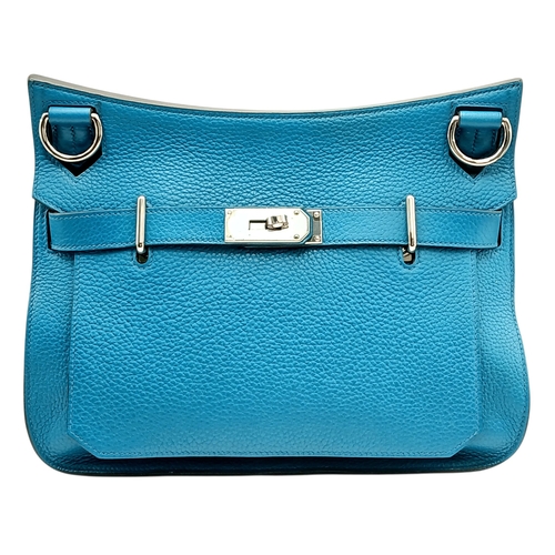 5 - An Hermès Jypsière 31 Handbag. Turquoise pebbled leather exterior with silver-toned hardware, adjust... 