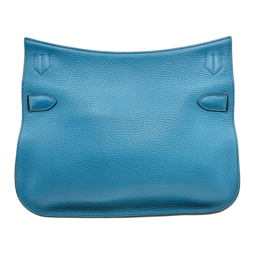 5 - An Hermès Jypsière 31 Handbag. Turquoise pebbled leather exterior with silver-toned hardware, adjust... 