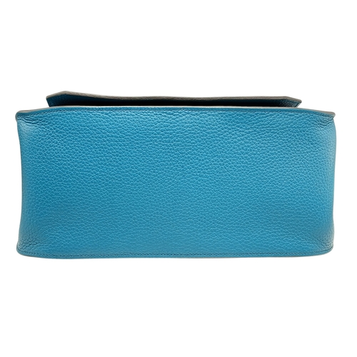 5 - An Hermès Jypsière 31 Handbag. Turquoise pebbled leather exterior with silver-toned hardware, adjust... 