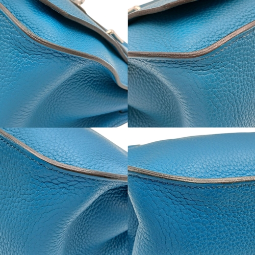 5 - An Hermès Jypsière 31 Handbag. Turquoise pebbled leather exterior with silver-toned hardware, adjust... 