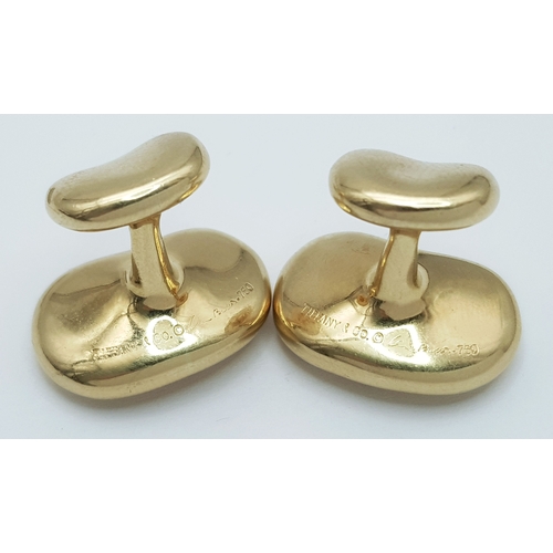 6 - A PAIR OF TIFFANY AND CO, ELSA PERETTI, 18K YELLOW GOLD, BEAN CUFFLINKS. 23.8G. TAN 5005.