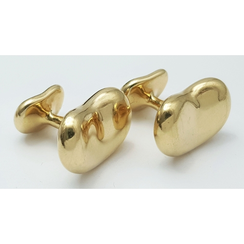 6 - A PAIR OF TIFFANY AND CO, ELSA PERETTI, 18K YELLOW GOLD, BEAN CUFFLINKS. 23.8G. TAN 5005.