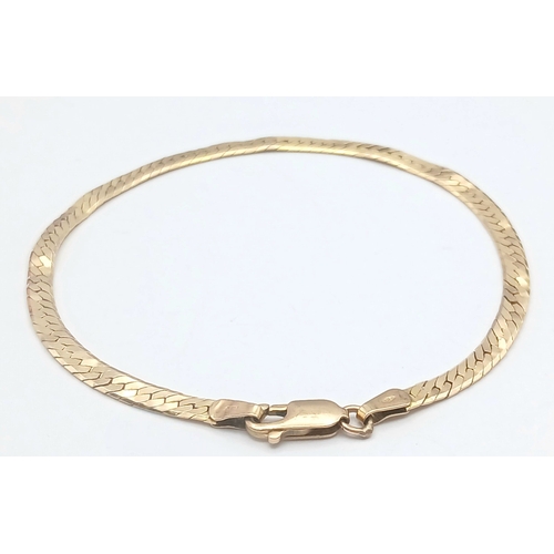 43 - A CLASSIC 9K GOLD HERRINGBONE LINK BRACELET .      4.8gms         19cms