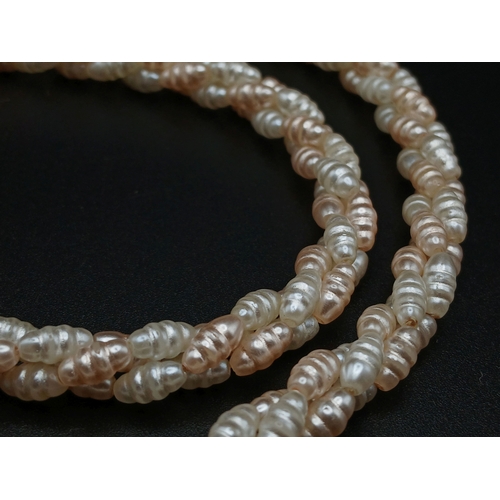 547 - A VERY ATTRACTIVE PEARL TWIST NECKLACE WITH SCREW CLOSURE .     56cms      30gms