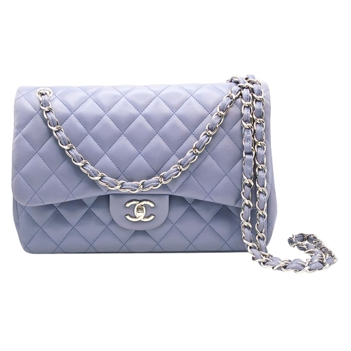 61 - A Chanel Classic Jumbo Quilted Double Flap Bag. Muted lilac diamond-quilted lambskin leather exterio... 