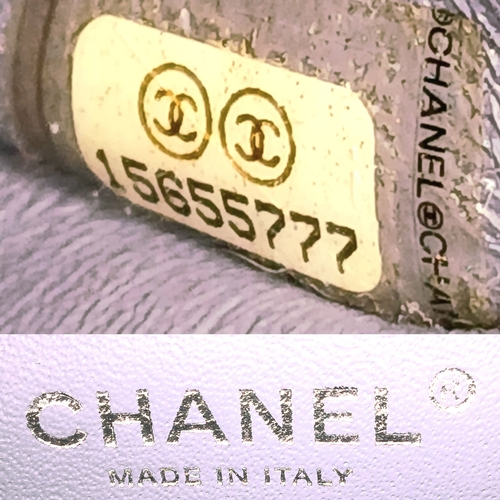 61 - A Chanel Classic Jumbo Quilted Double Flap Bag. Muted lilac diamond-quilted lambskin leather exterio... 