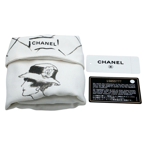 61 - A Chanel Classic Jumbo Quilted Double Flap Bag. Muted lilac diamond-quilted lambskin leather exterio... 