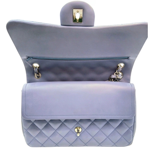 61 - A Chanel Classic Jumbo Quilted Double Flap Bag. Muted lilac diamond-quilted lambskin leather exterio... 